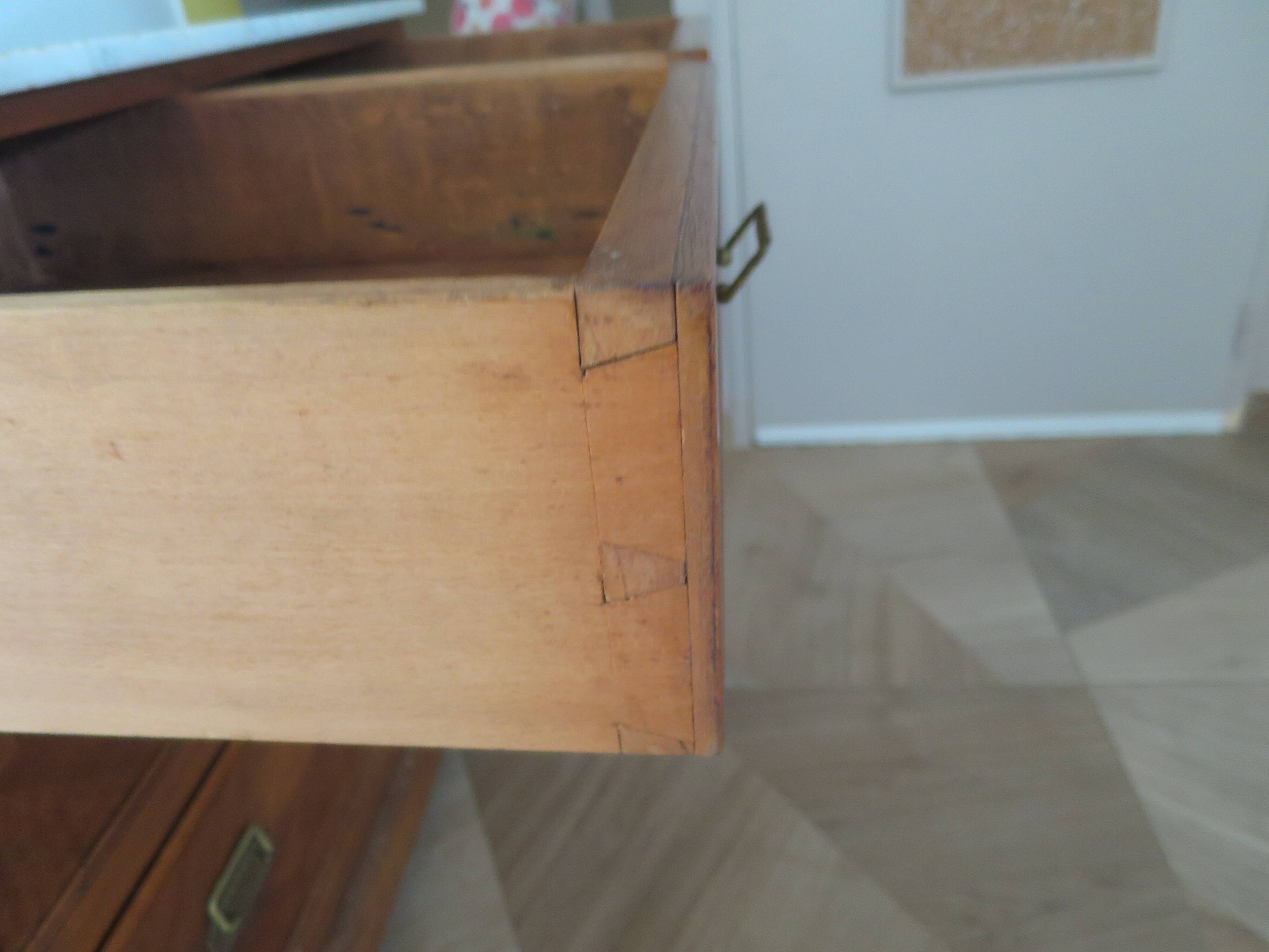 Louis Philippe style chest of drawers with 4 drawers in solid walnut and marble, 1900-1950.