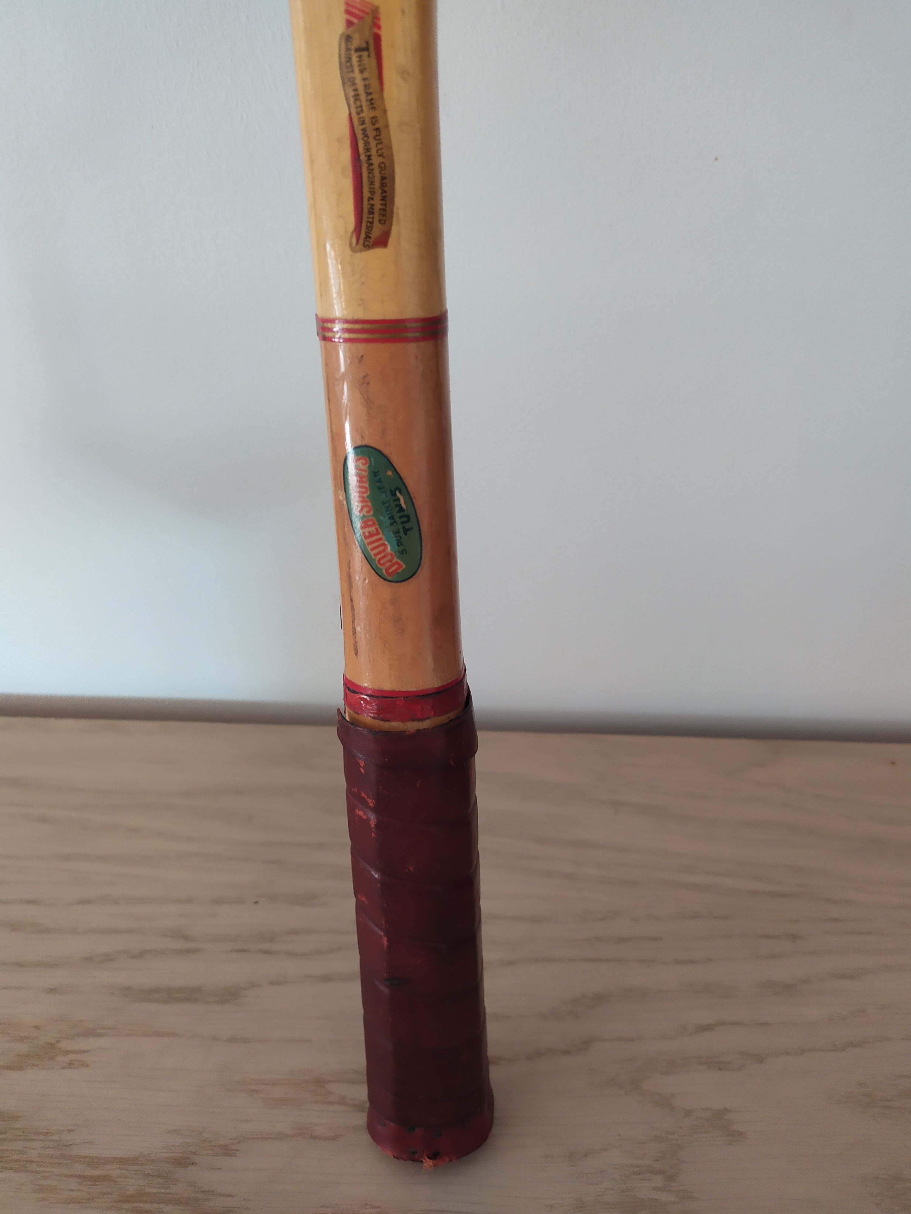 Raquette de tennis vintage avec cadre de maintien