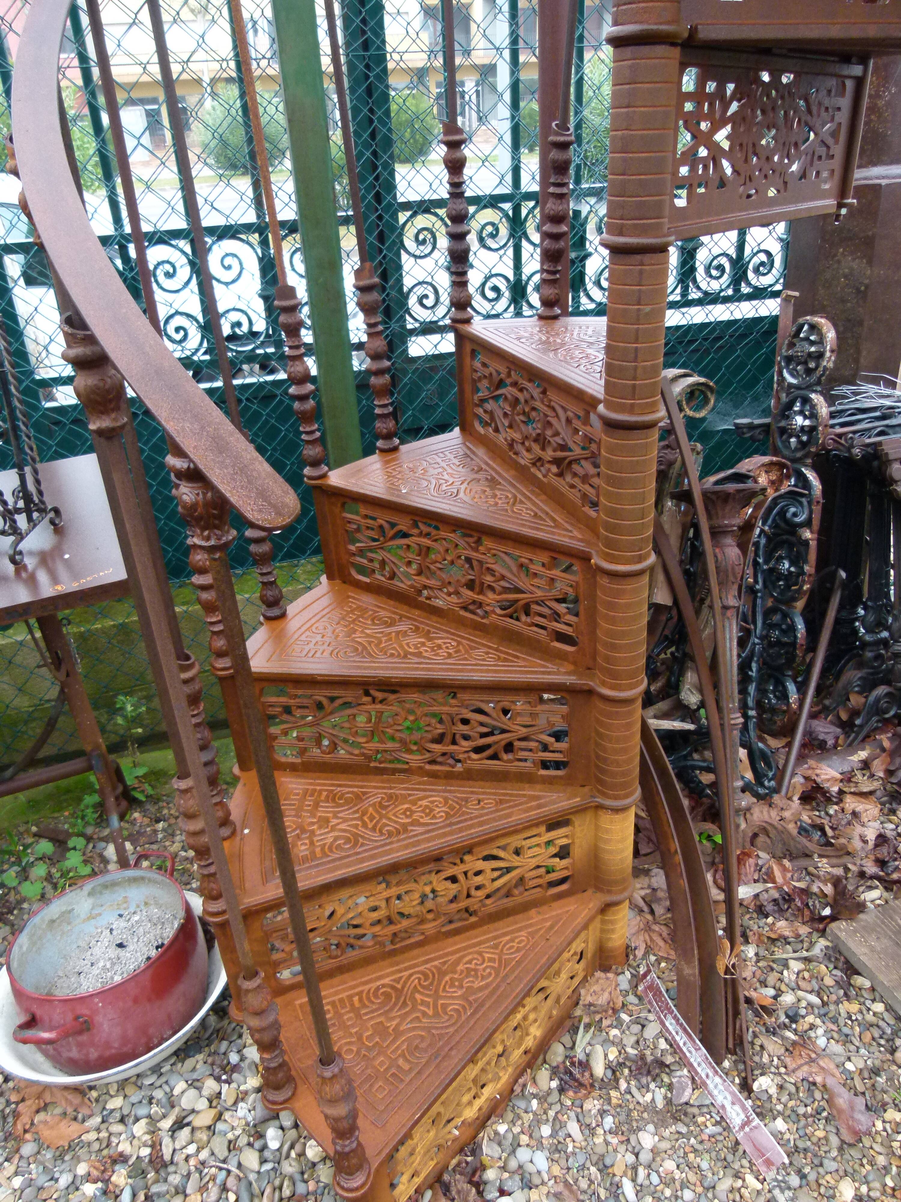 Spiral staircase in cast iron XXth