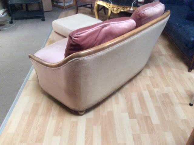 Velvet sofa and its ottoman
