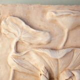 Relief avec fleurs. Bas-relief. Décoration murale.