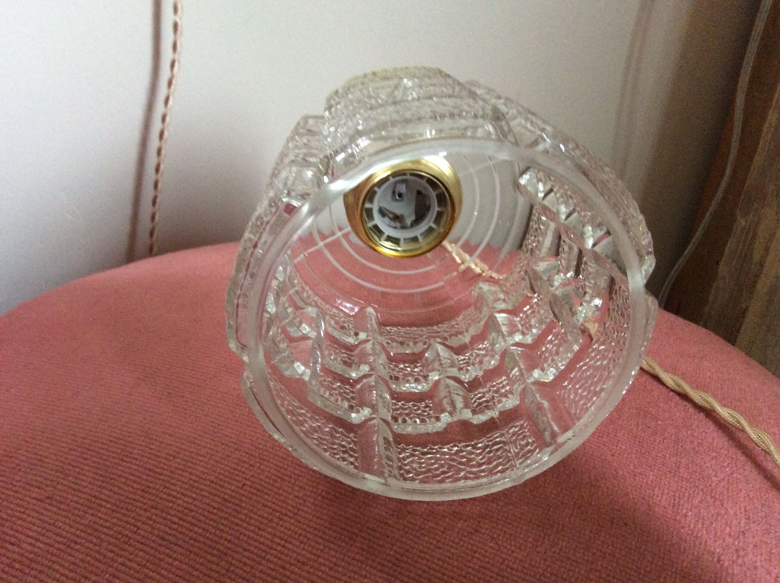 Molded glass suspension
