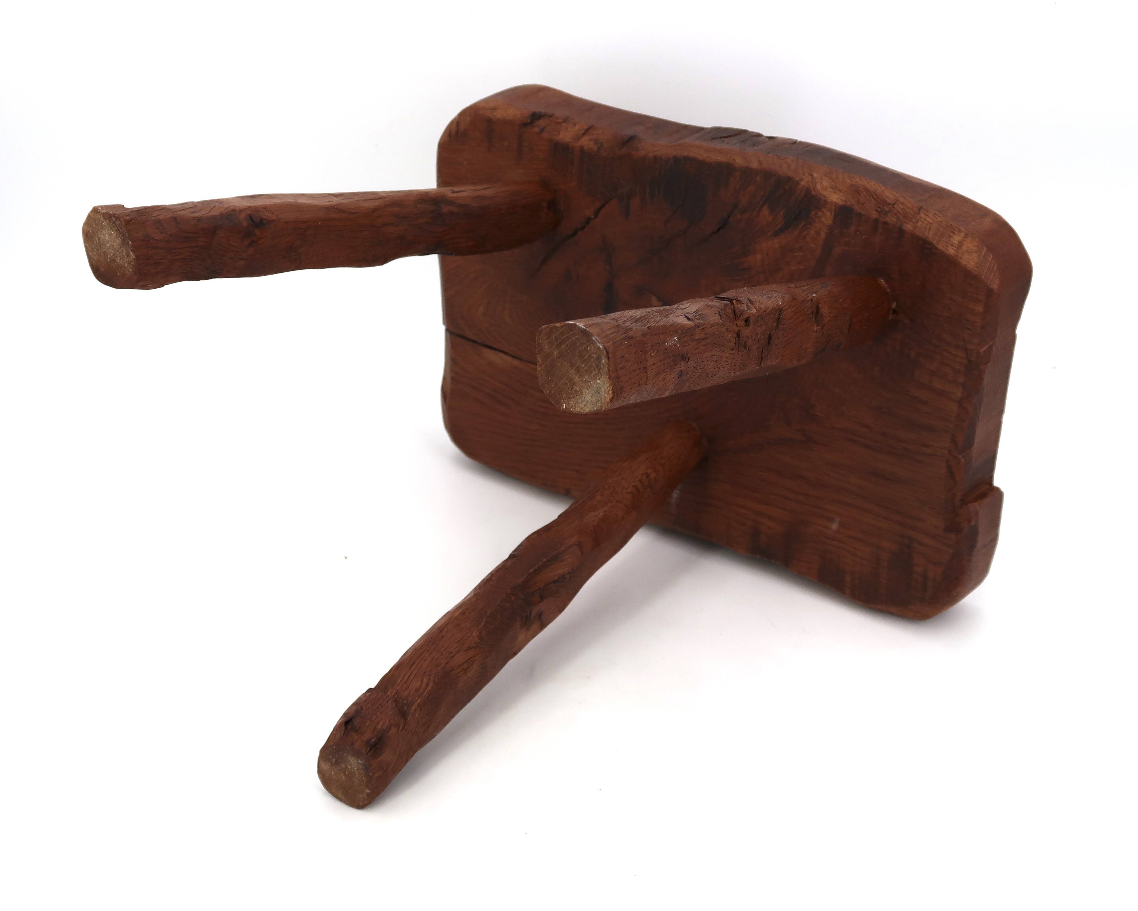 Brutalist tripod stool in wood, 1950s mountain folk art.