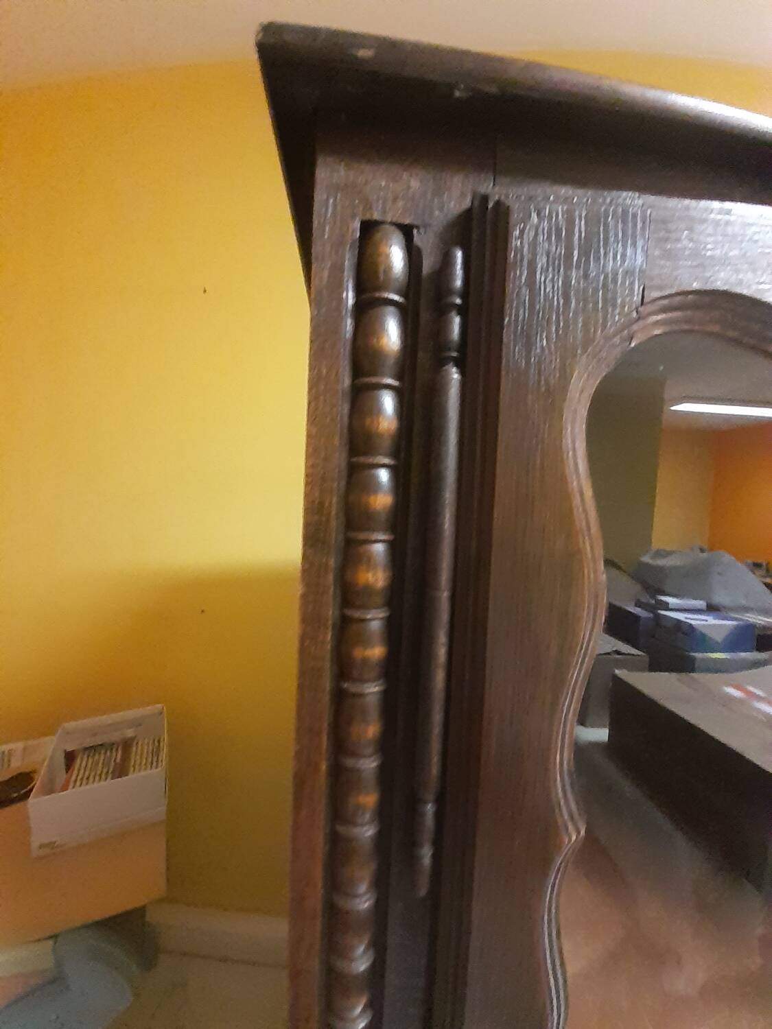 Glass cabinet/display cabinet/bookshelf