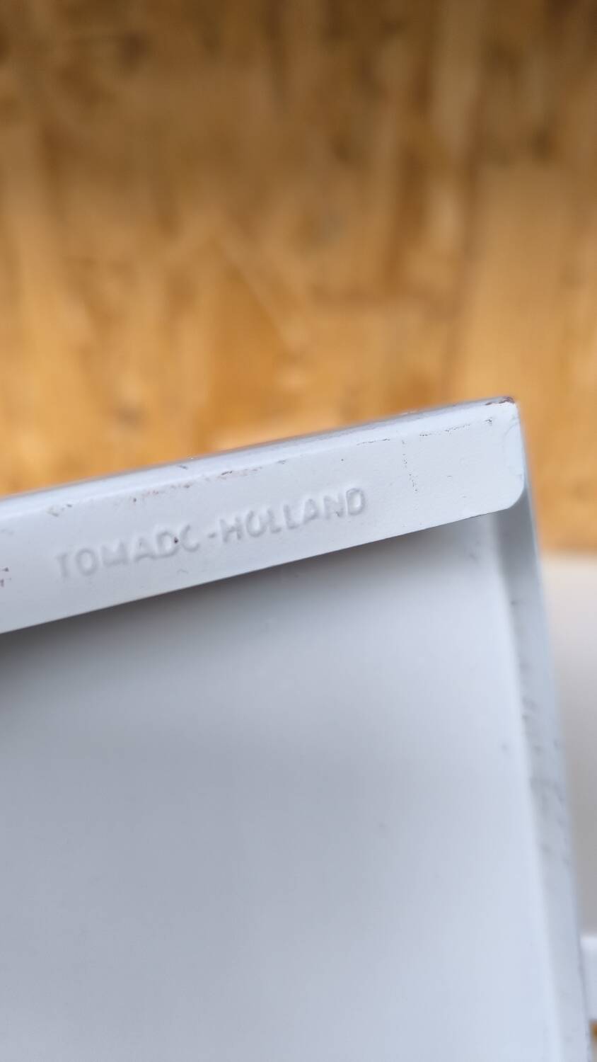 Tomado Holland modular shelving unit