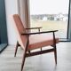 Fauteuil scandinave en velours côtelé rose clair