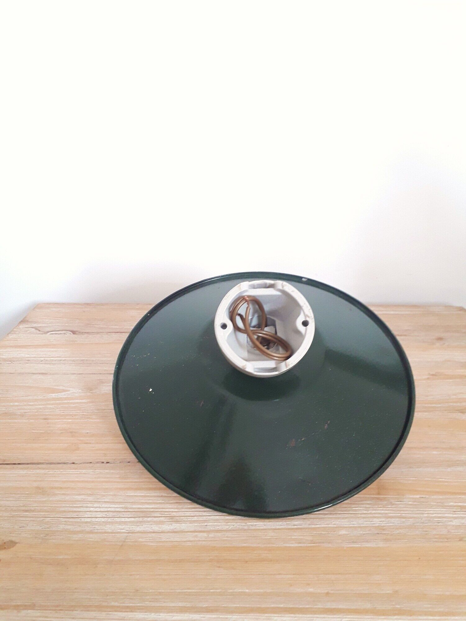 Old industrial wall lamp - Green and white enamelled sheet metal from the 1940s