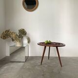Table basse années 60 tripode bois ciselé