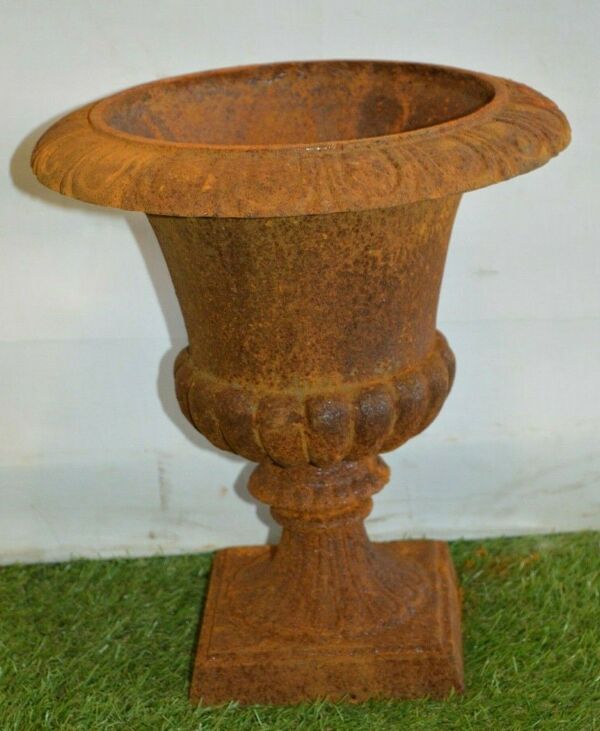 Vase Médicis en fonte