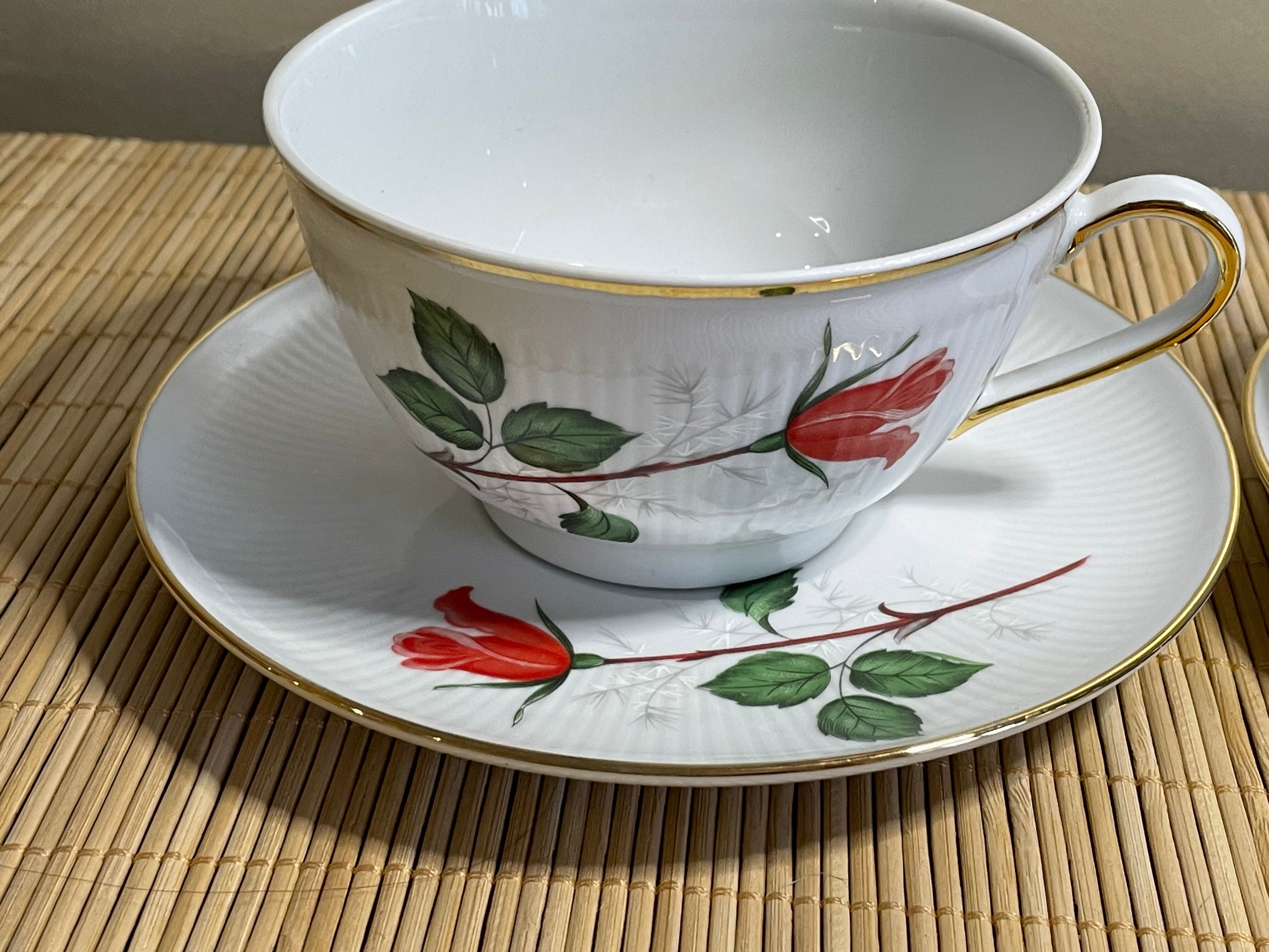 Duo of pink décor cups