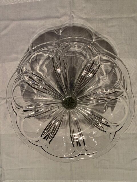 Pie dish and bubbled glass cakes on foot in excellent condition