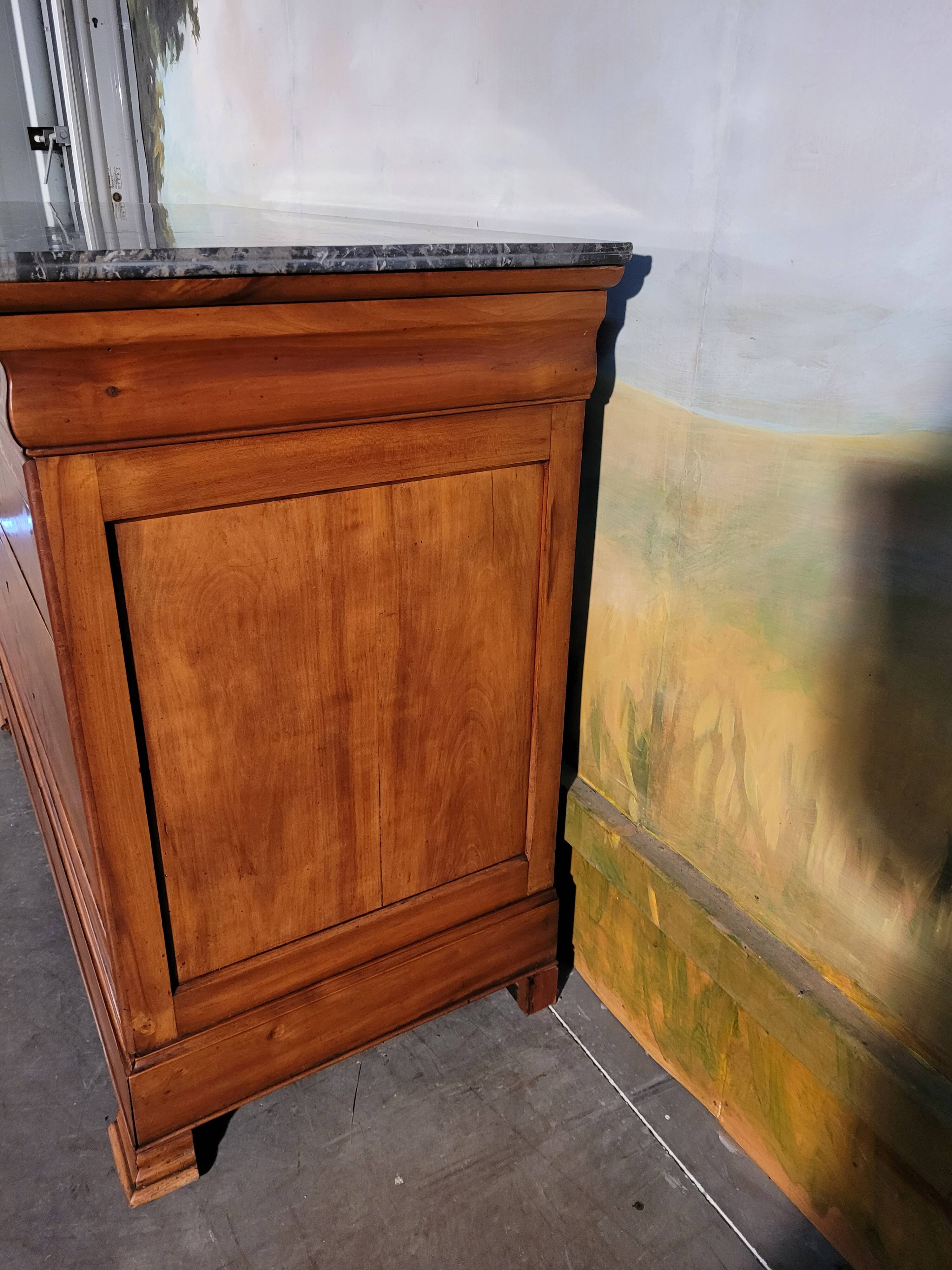 Commode époque Louis Philippe en merisier massif