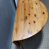 Folding table