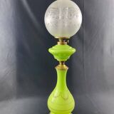 Grande lampe à huile en opaline verte à décor de guirlandes XIXe Napoléon III