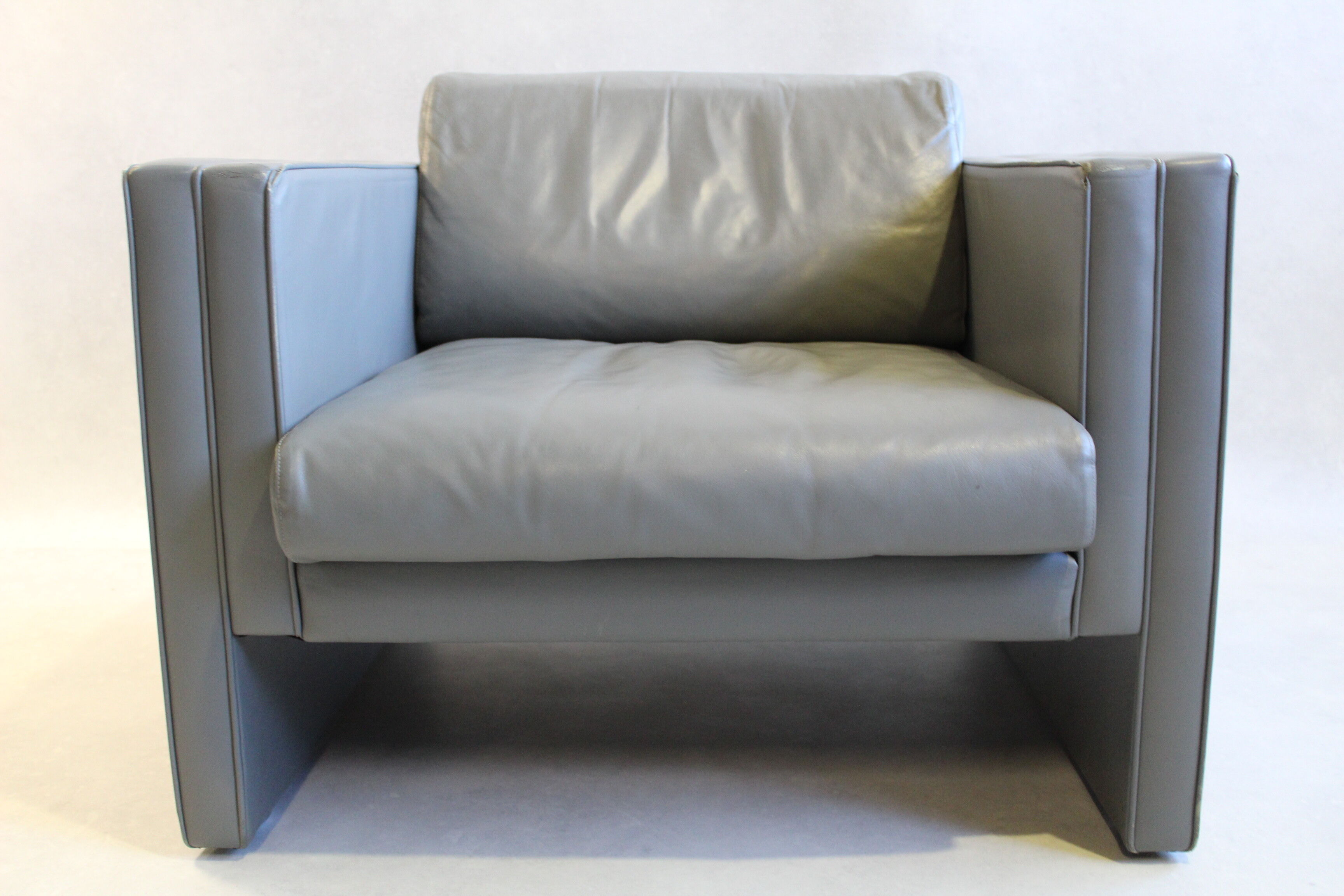 Pair of Walter Knoll gray leather armchairs design Jürgen Lange