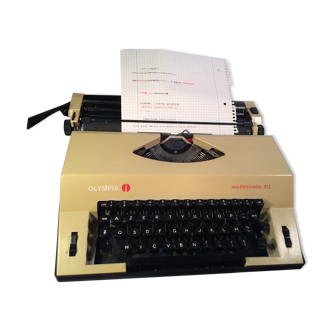 Typewriter Olympia Confortmatic 311