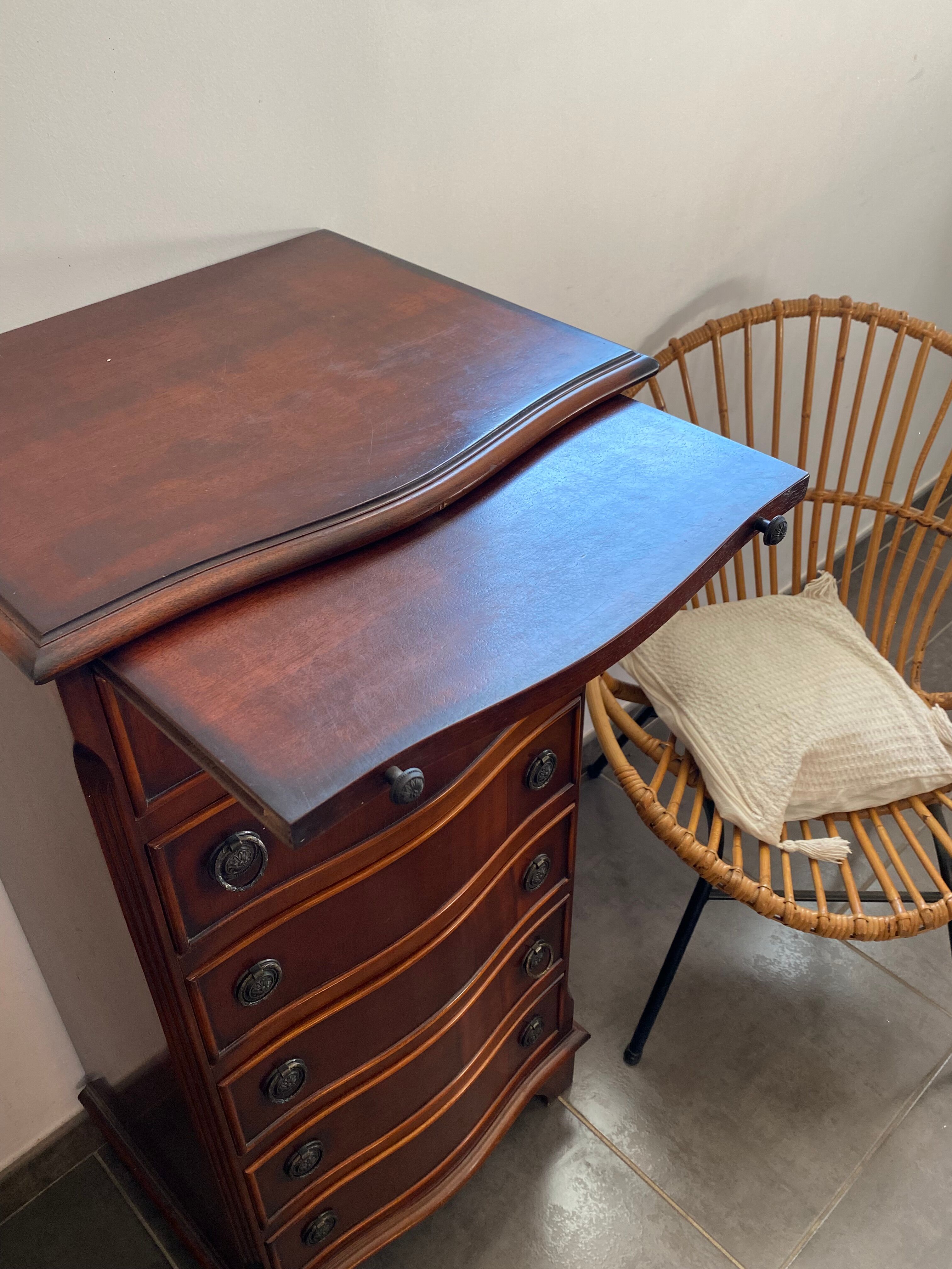 Semainier de style ancien en acajou