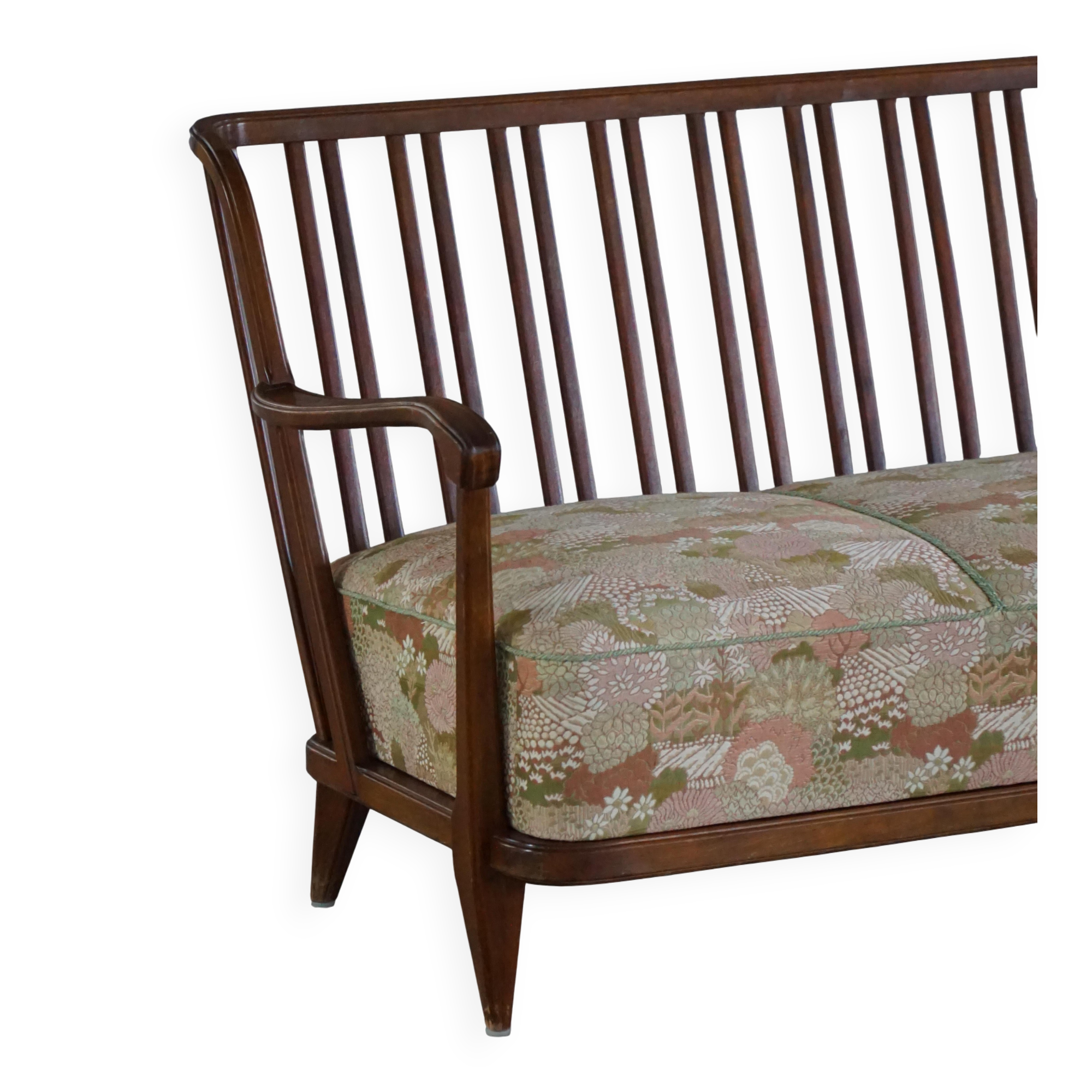 Svante Skogh, freestanding canapé in floral fabric, modern Swedish, 1940s