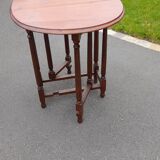 Oval gateleg table