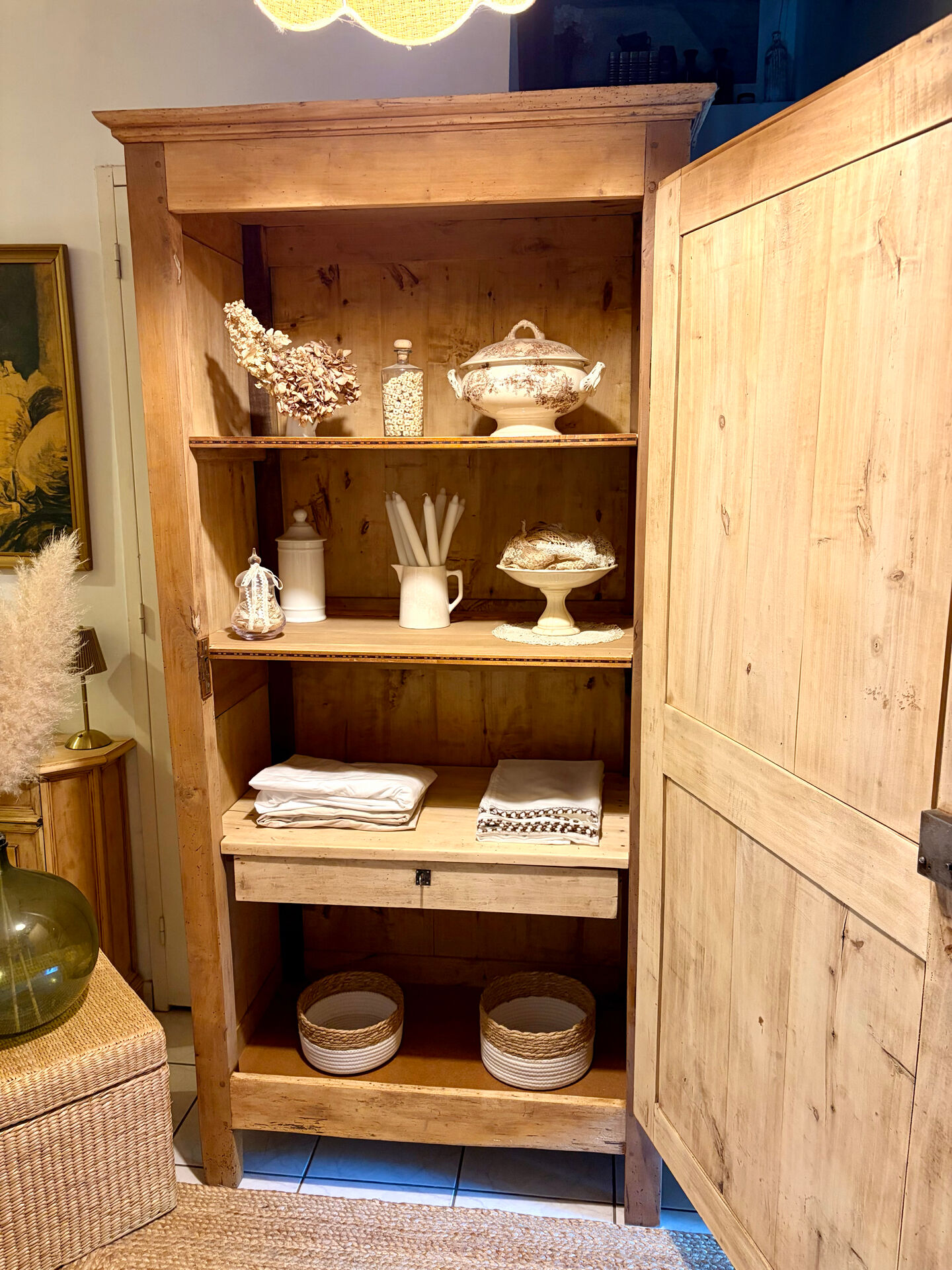 Raw wood bonnetière