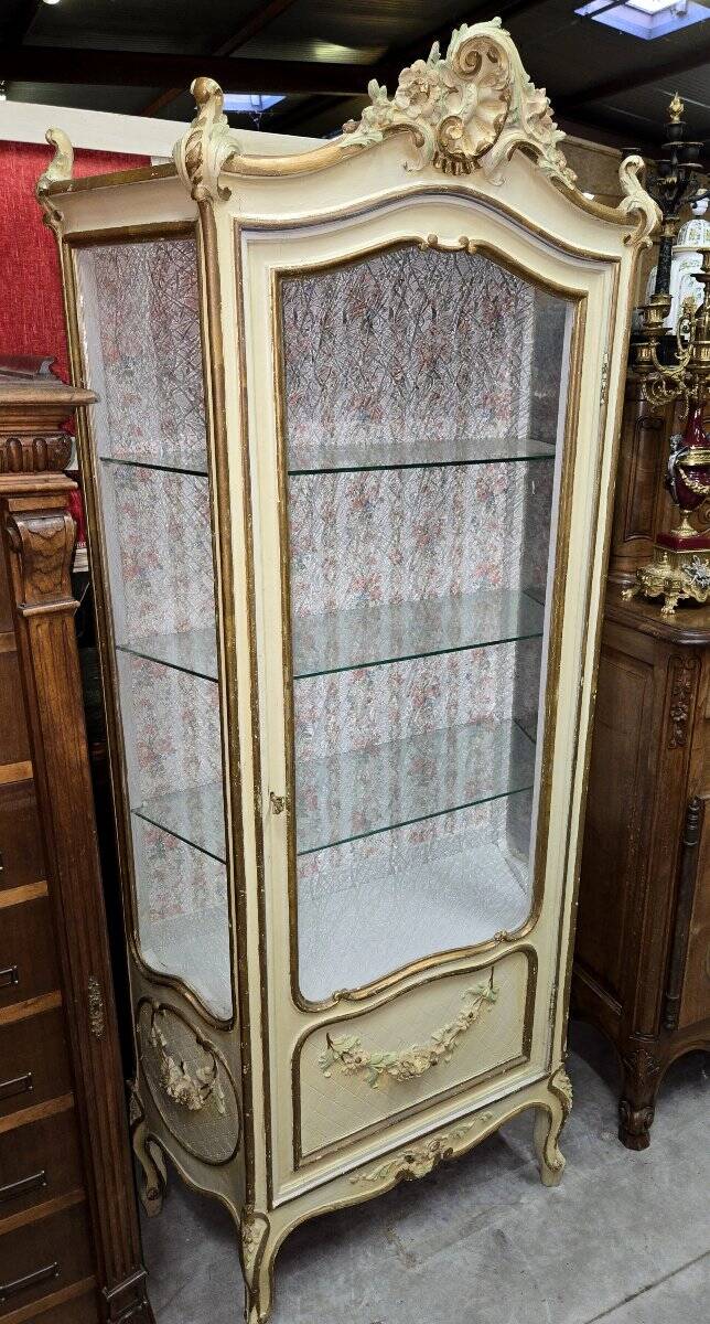 Louis XV / Rococo style display cabinet, painted wood in cream and gold tones.