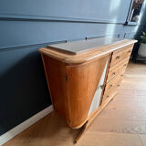 Moustache leg commode