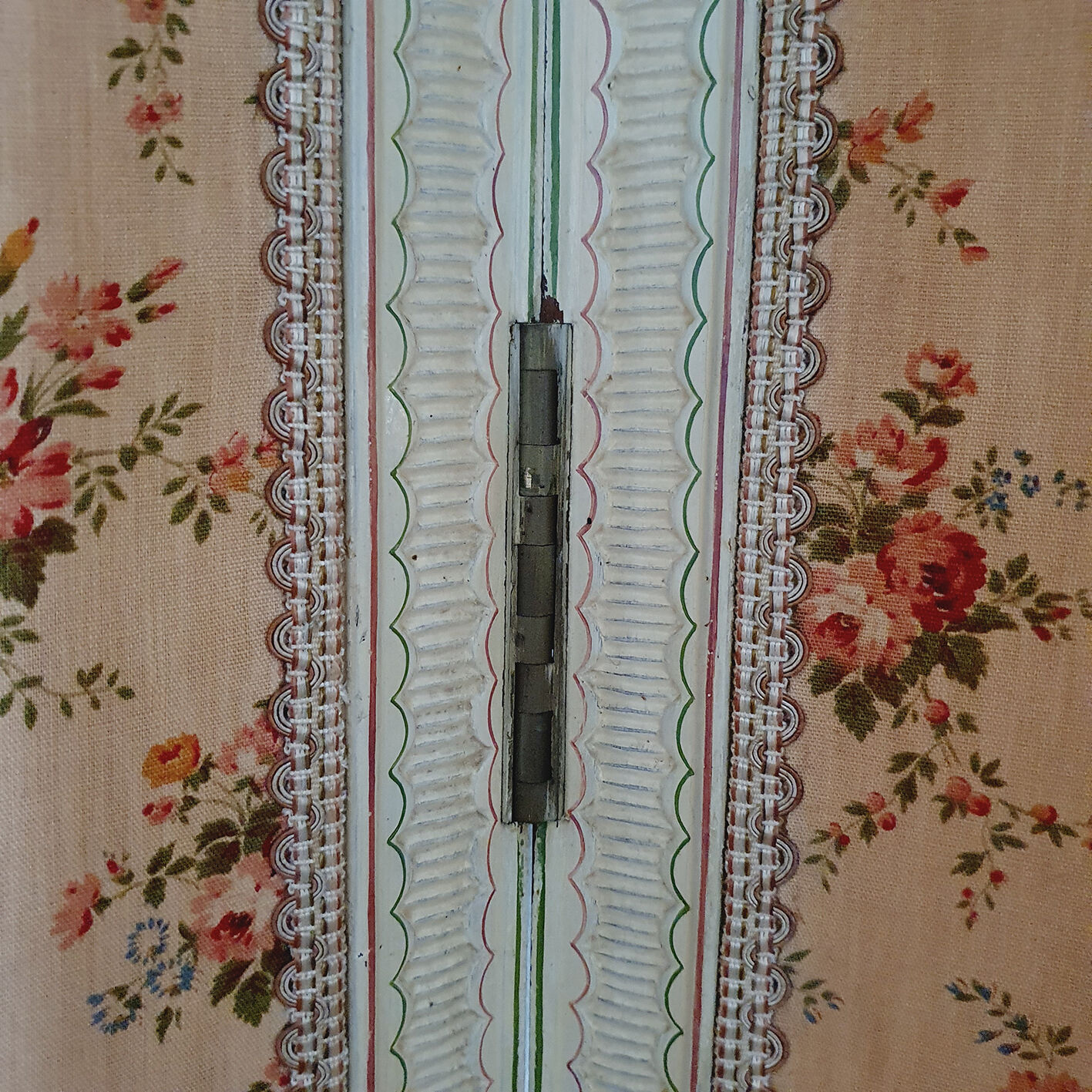 Wood and fabric screen