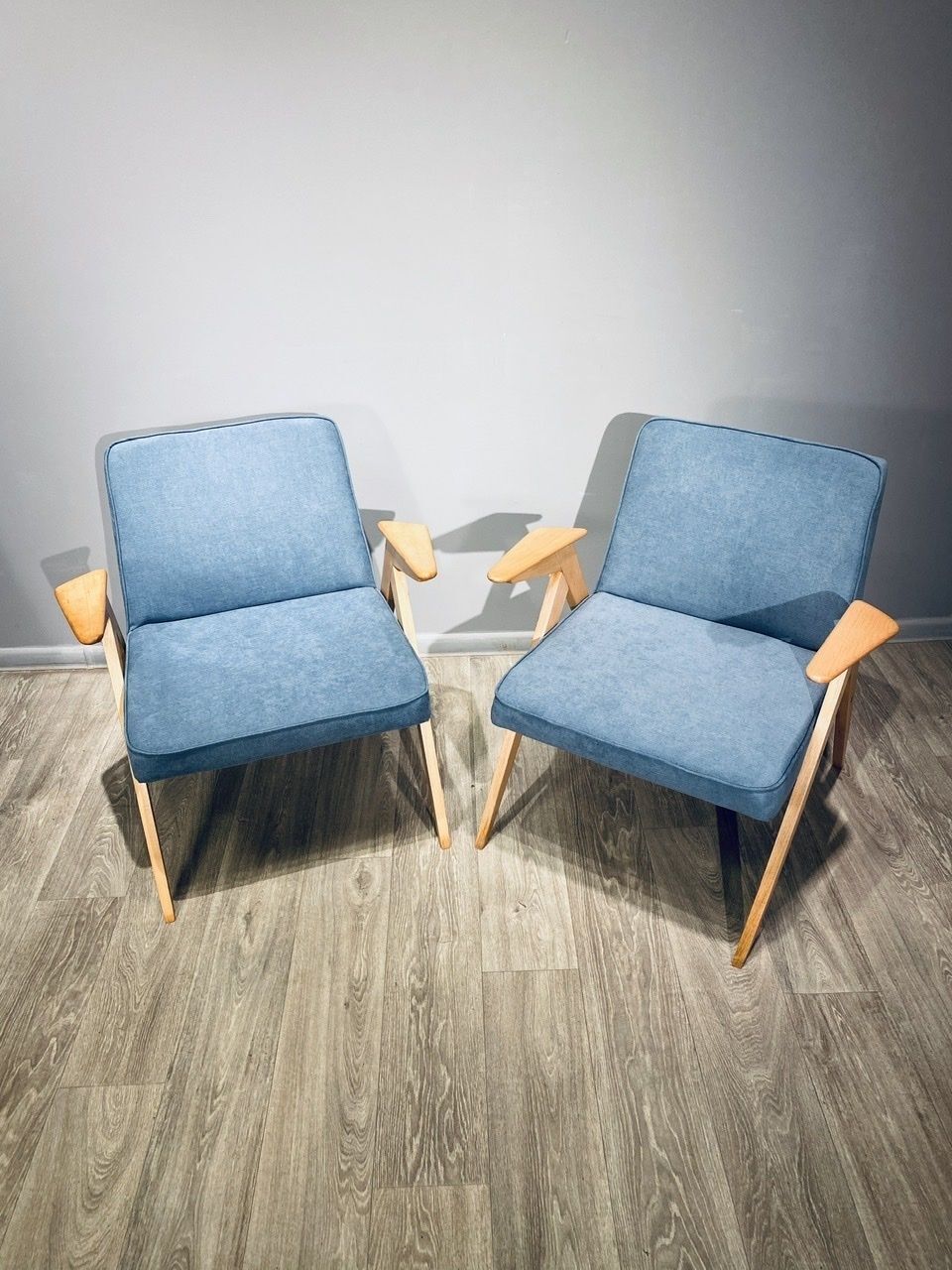 Paire de fauteuils par J. Chierowski 1960