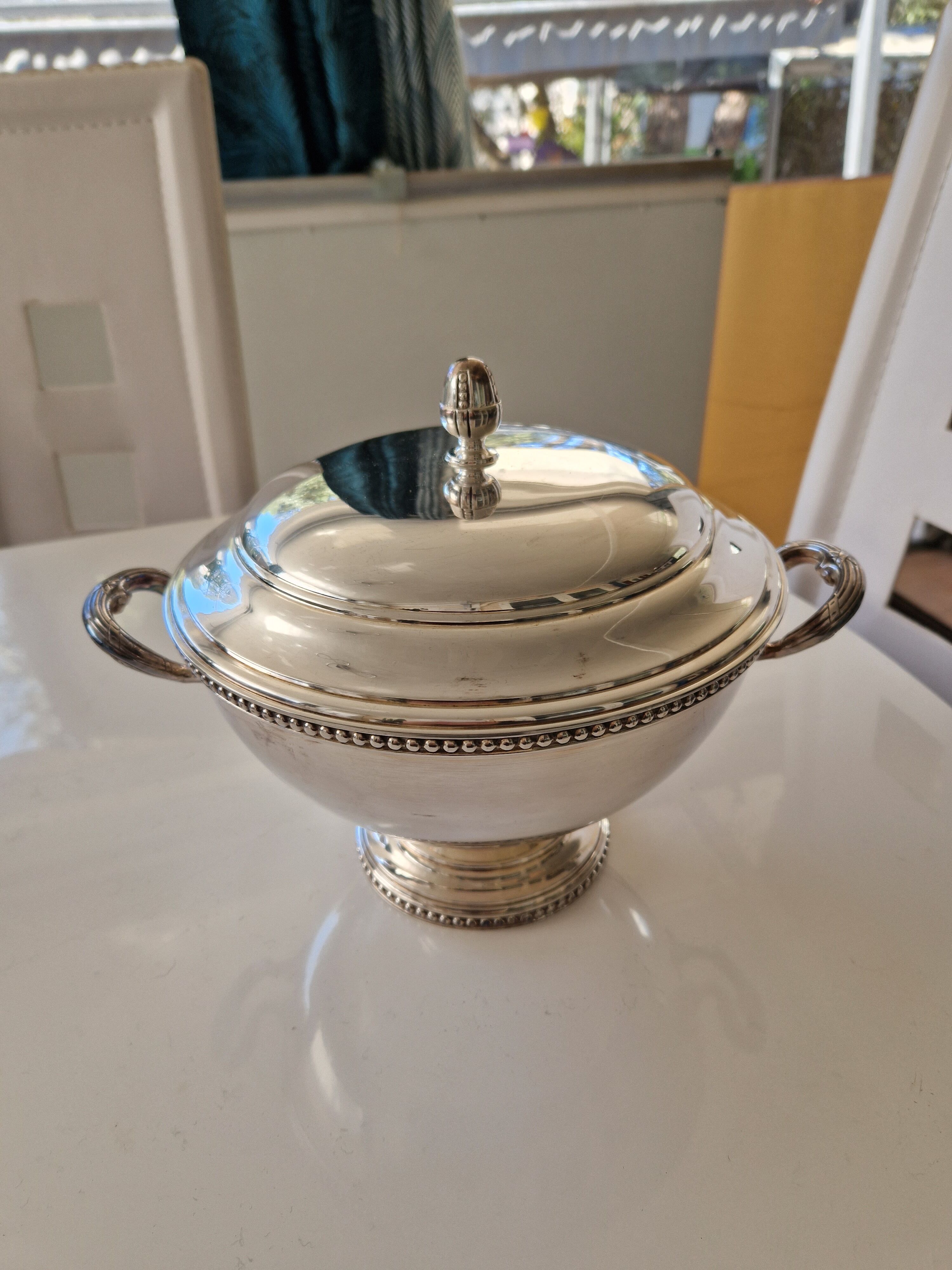 Tureen in metal