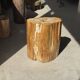 Table d'appoint en bois pétrifié orange doré et blanche ovale H46 D38 - 333
