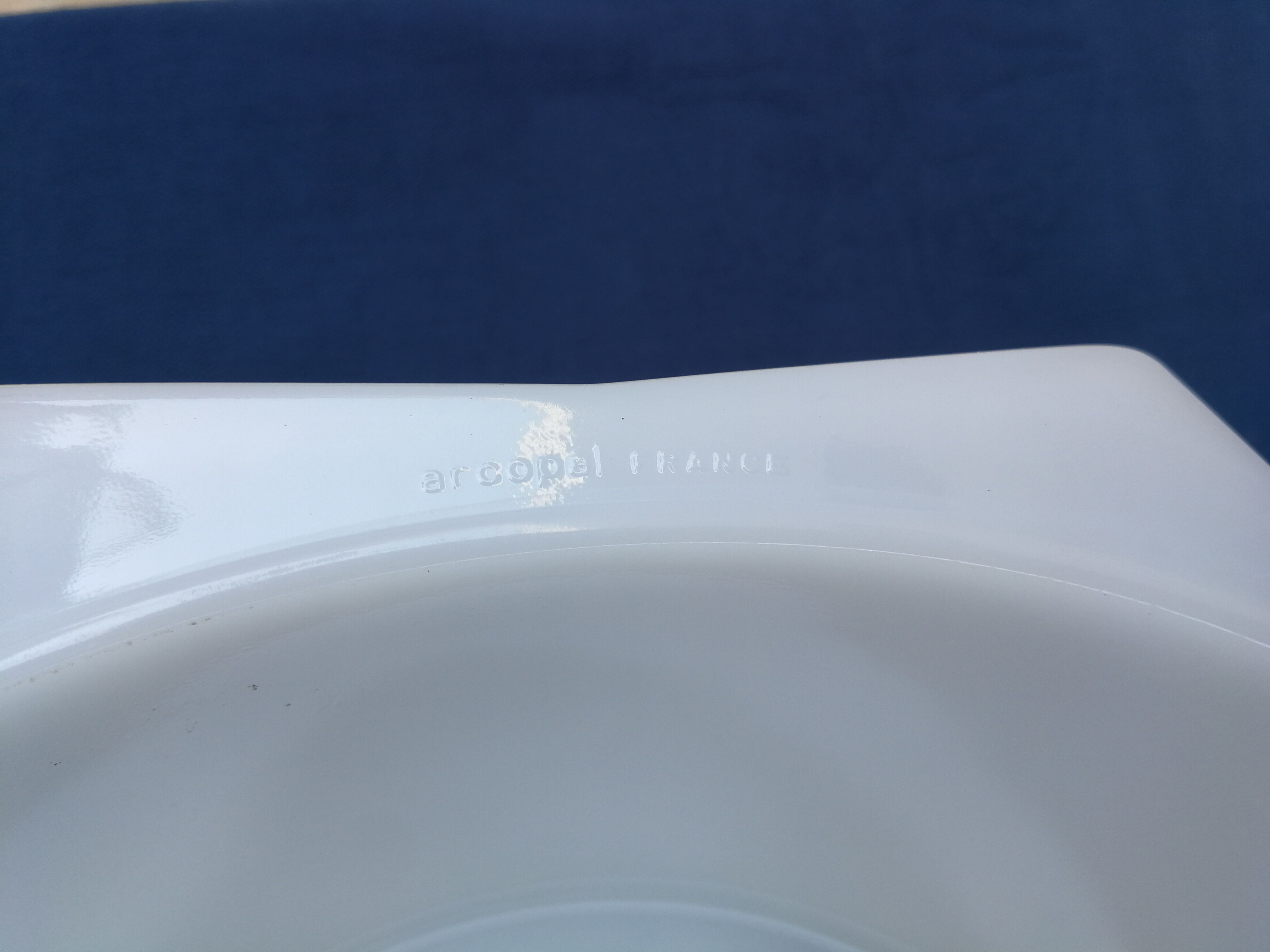 Flat vintage round Arcopal casserole with flowers