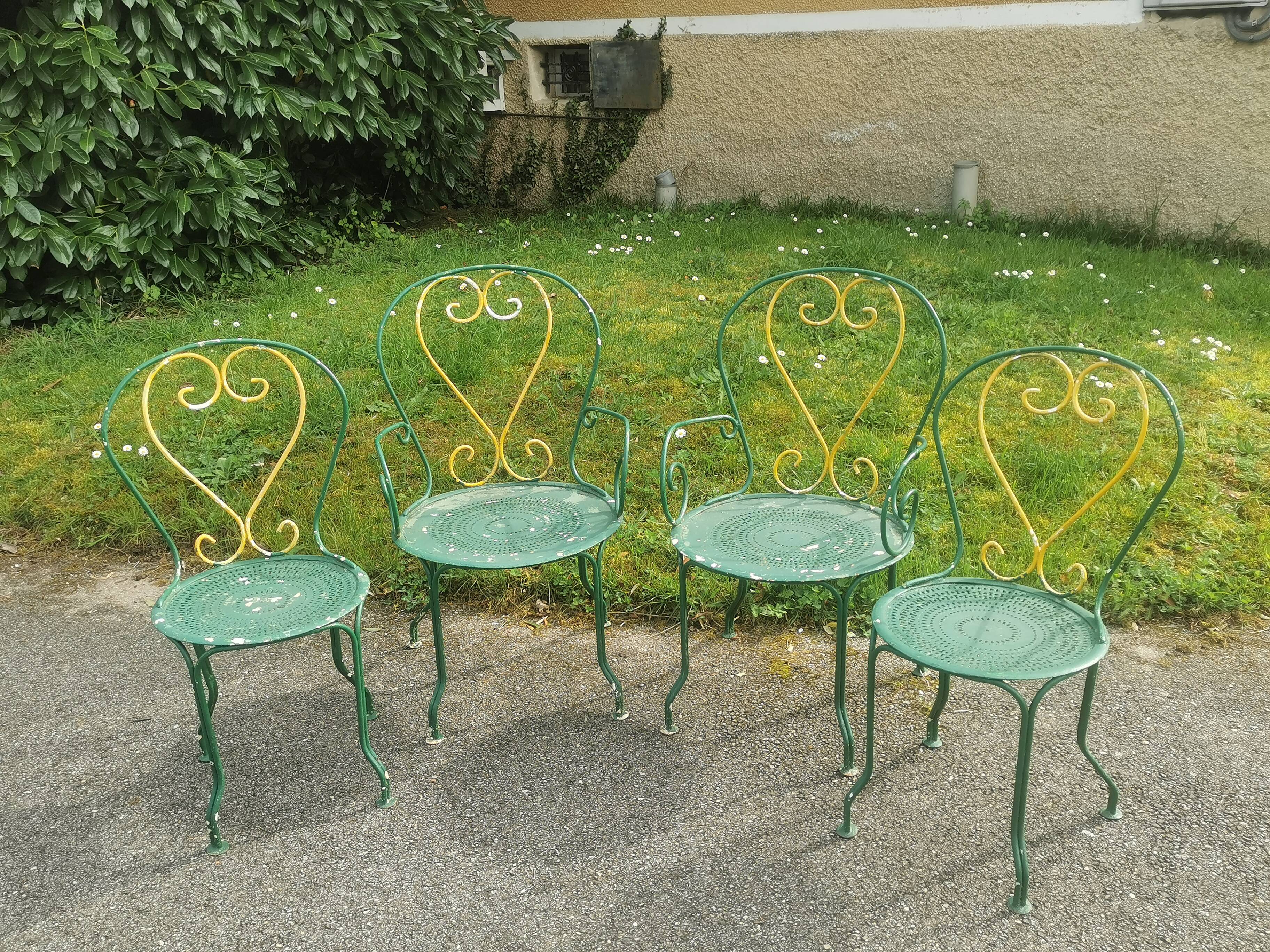 Set of 2 vintage garden chairs and 2 armchairs