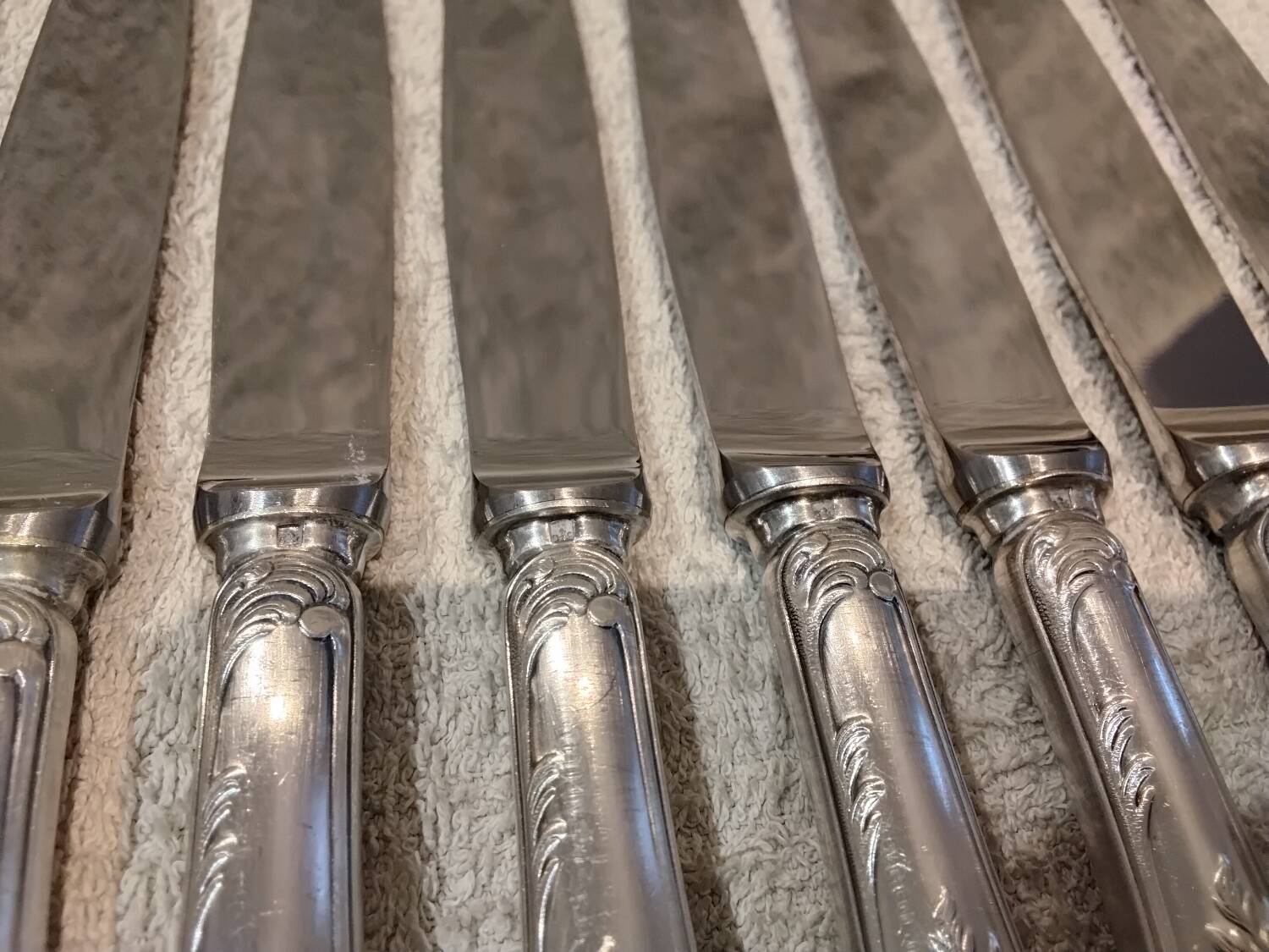 12 silver-plated dessert knives by Christofle Marly, 19.7cm