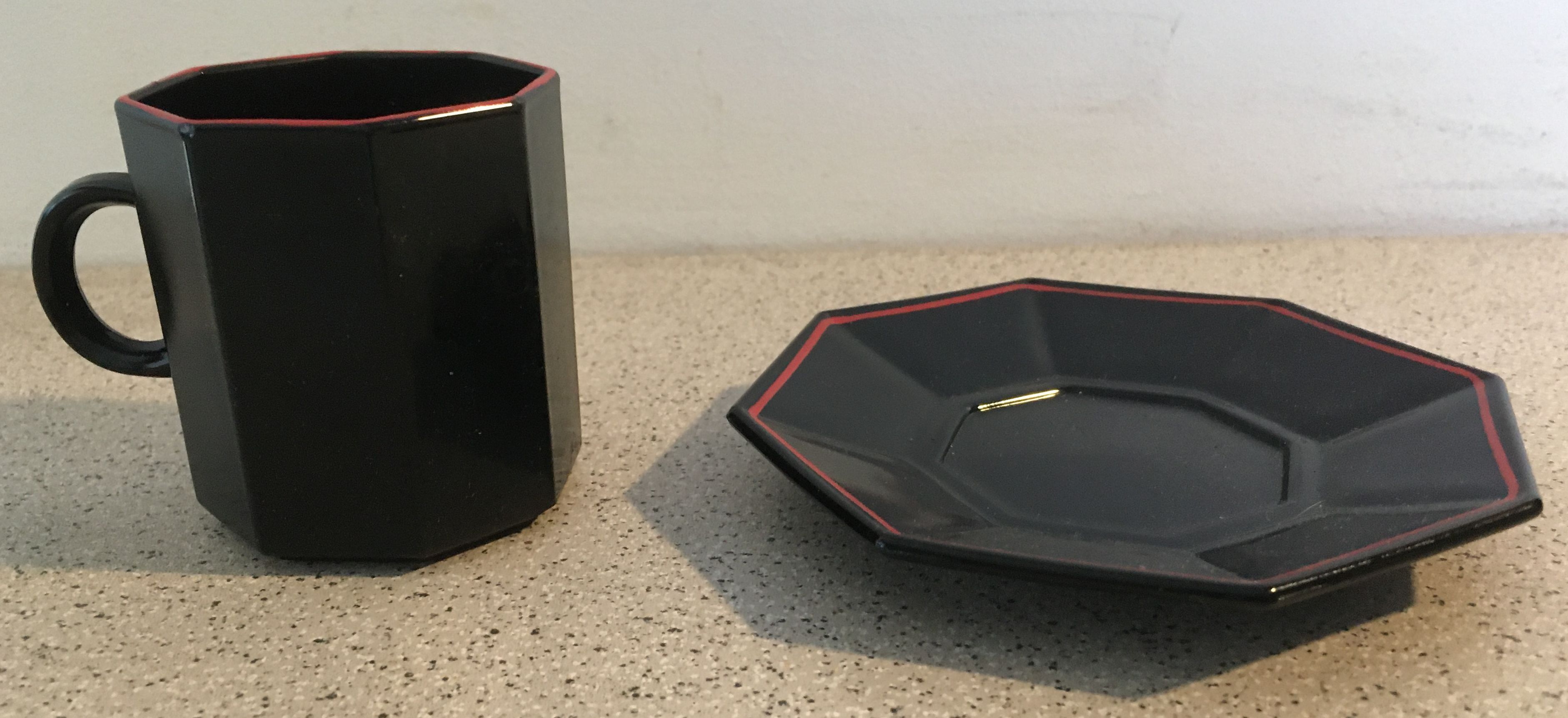 Coffee cups and saucers Octime noir