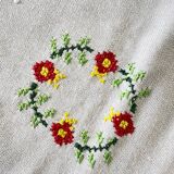 Embroidered tablecloth + 12 vintage napkins