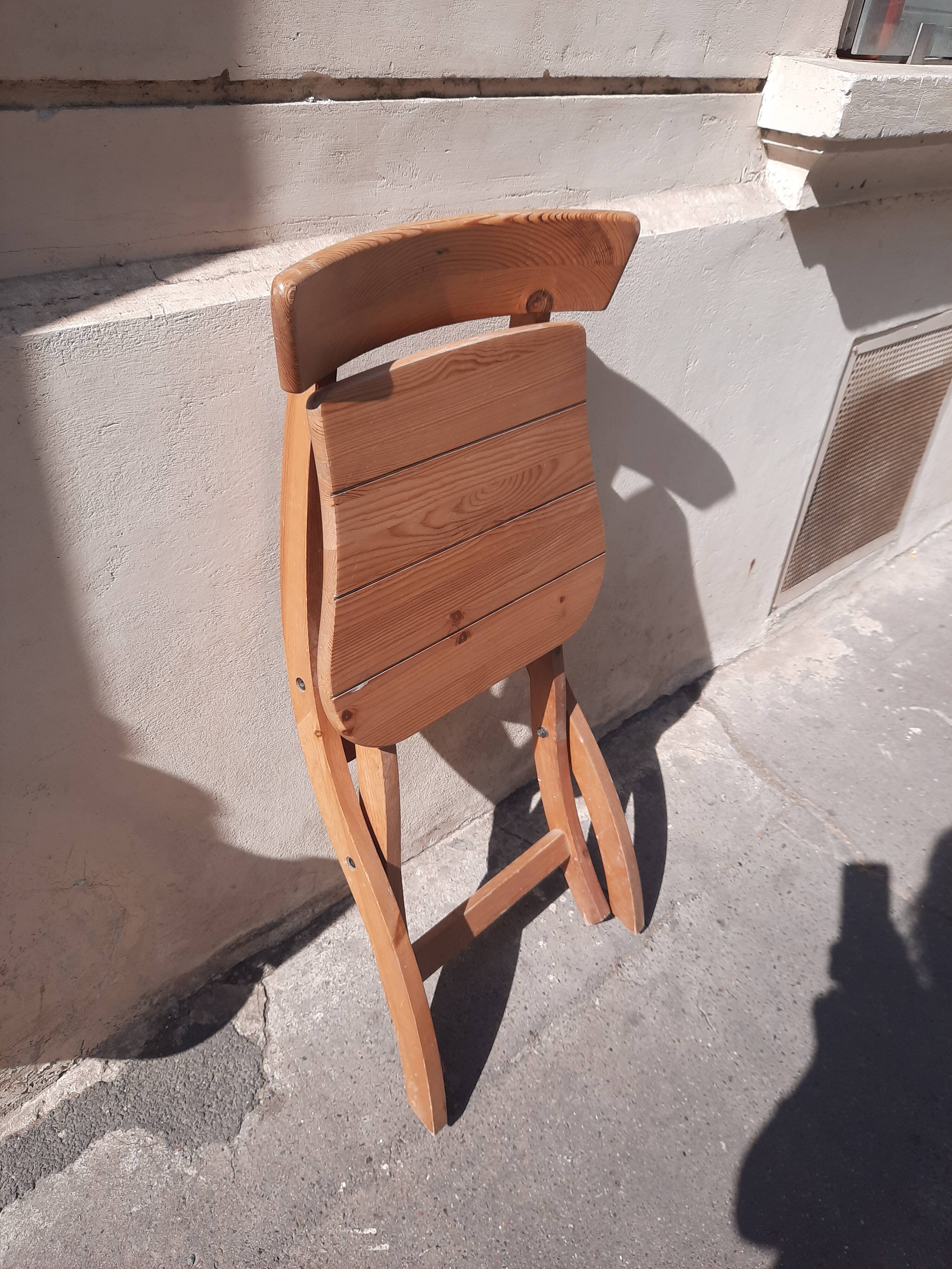 Pin folding chair