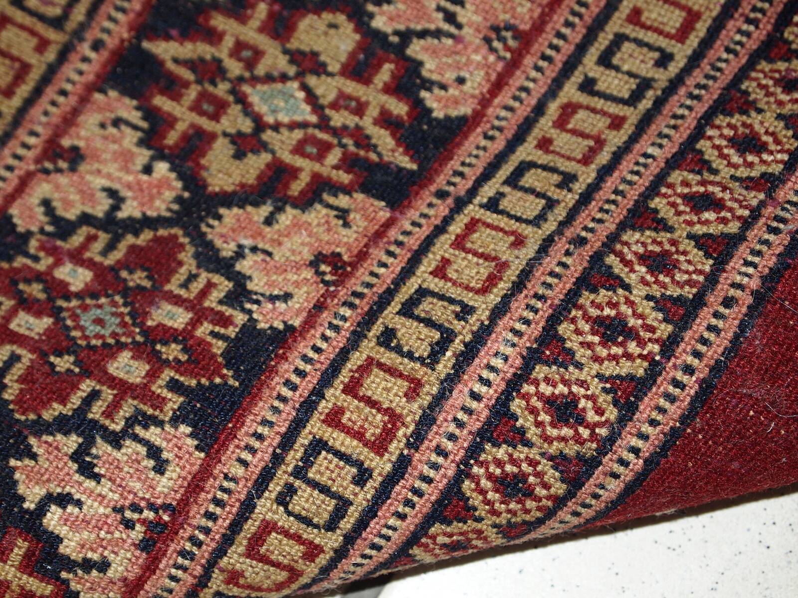 Tapis Vintage Bukhara en Laine, Années 1960, Éclat et Tradition
