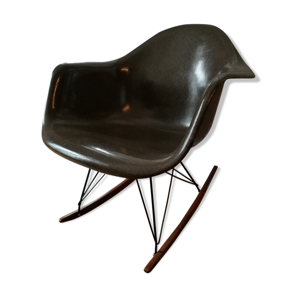 Rocking chair par Charles et Ray Eames fibre de verre Selency