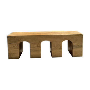 Banc en bois monoxyle massif piètement sculpté en 3 arches - Couleur bois naturel