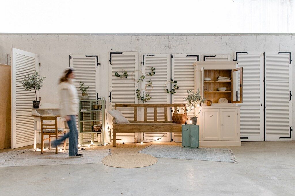 Vintage wooden dresser - linen colors