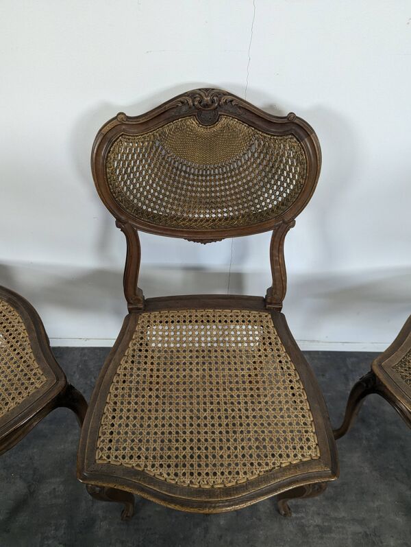 Série de 3 chaises cannées de style Louis XV
