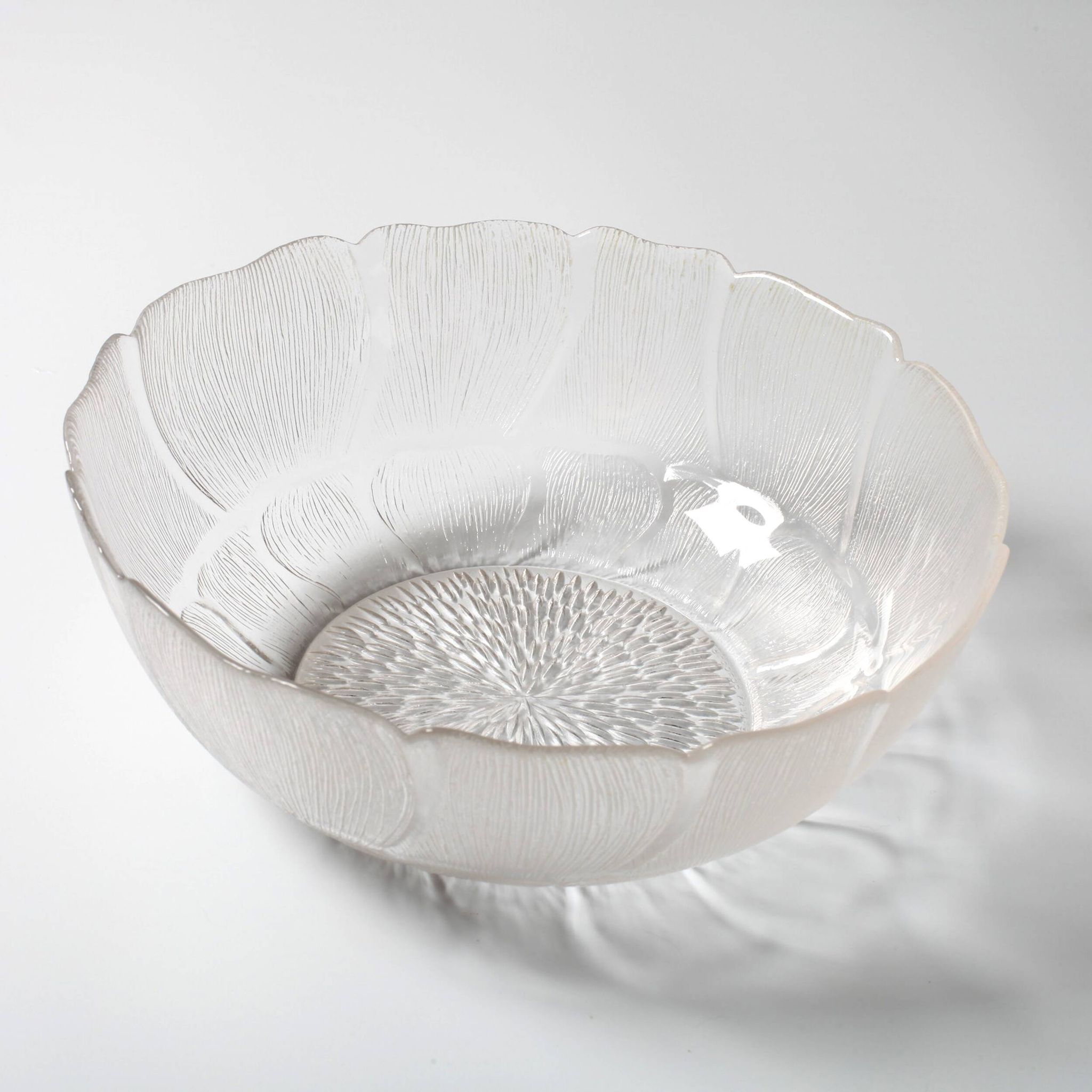 Salad Bowl Fleur, Vintage Decorative Clear Large Fruit Glass Bowl / Arcoroc