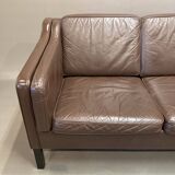 Scandinavian design 3-seater leather sofa.