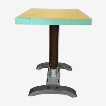 Square table bistro type in formica year 50 vintage