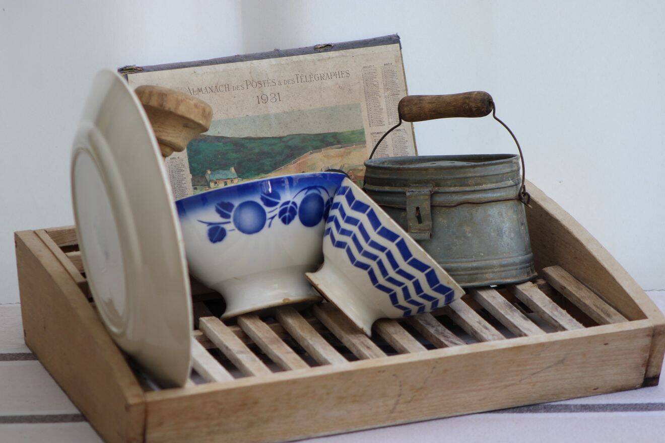 Set of 2 antique ceramic bowls