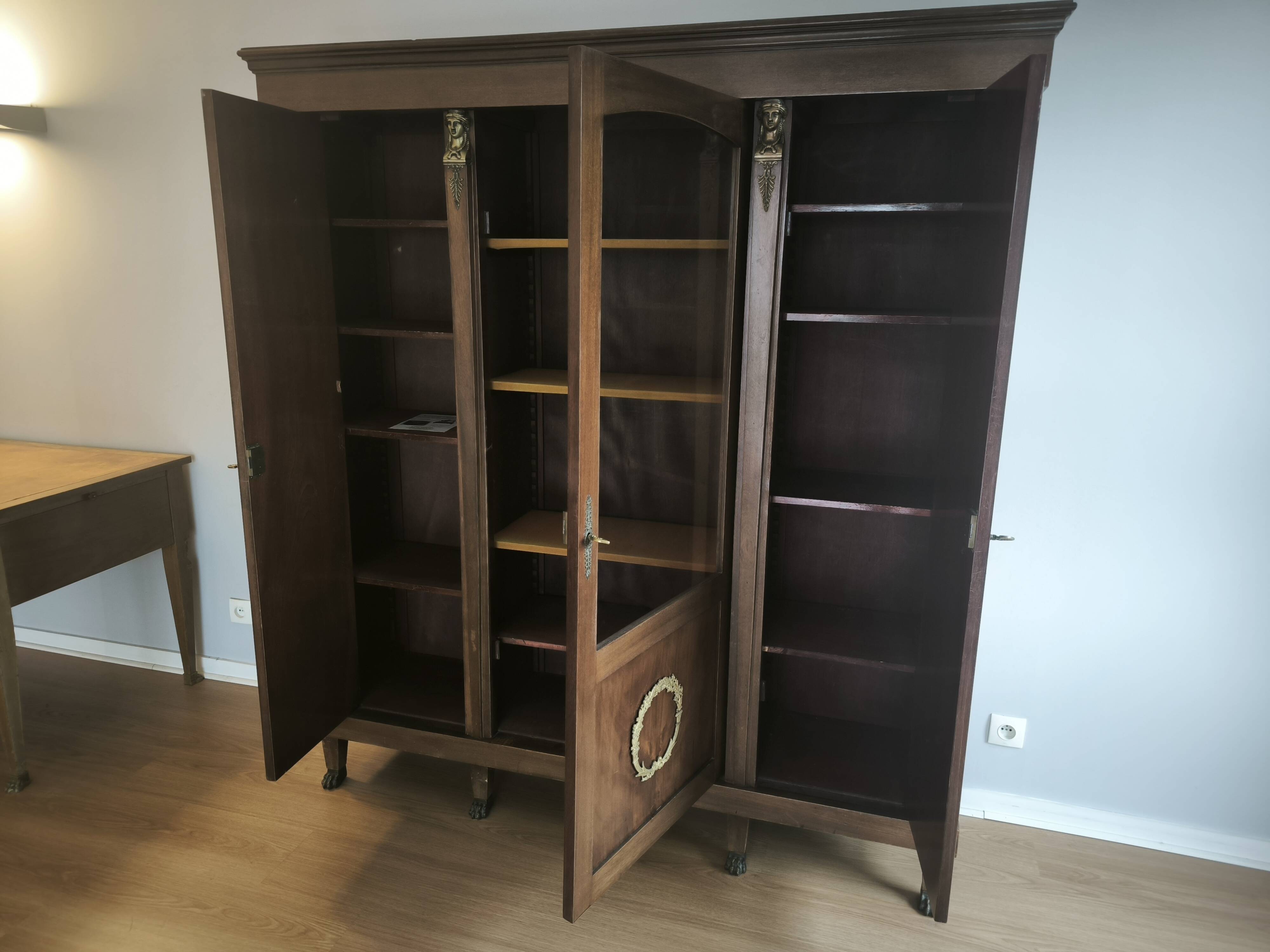 Bibliothèque avec vitrine style empire