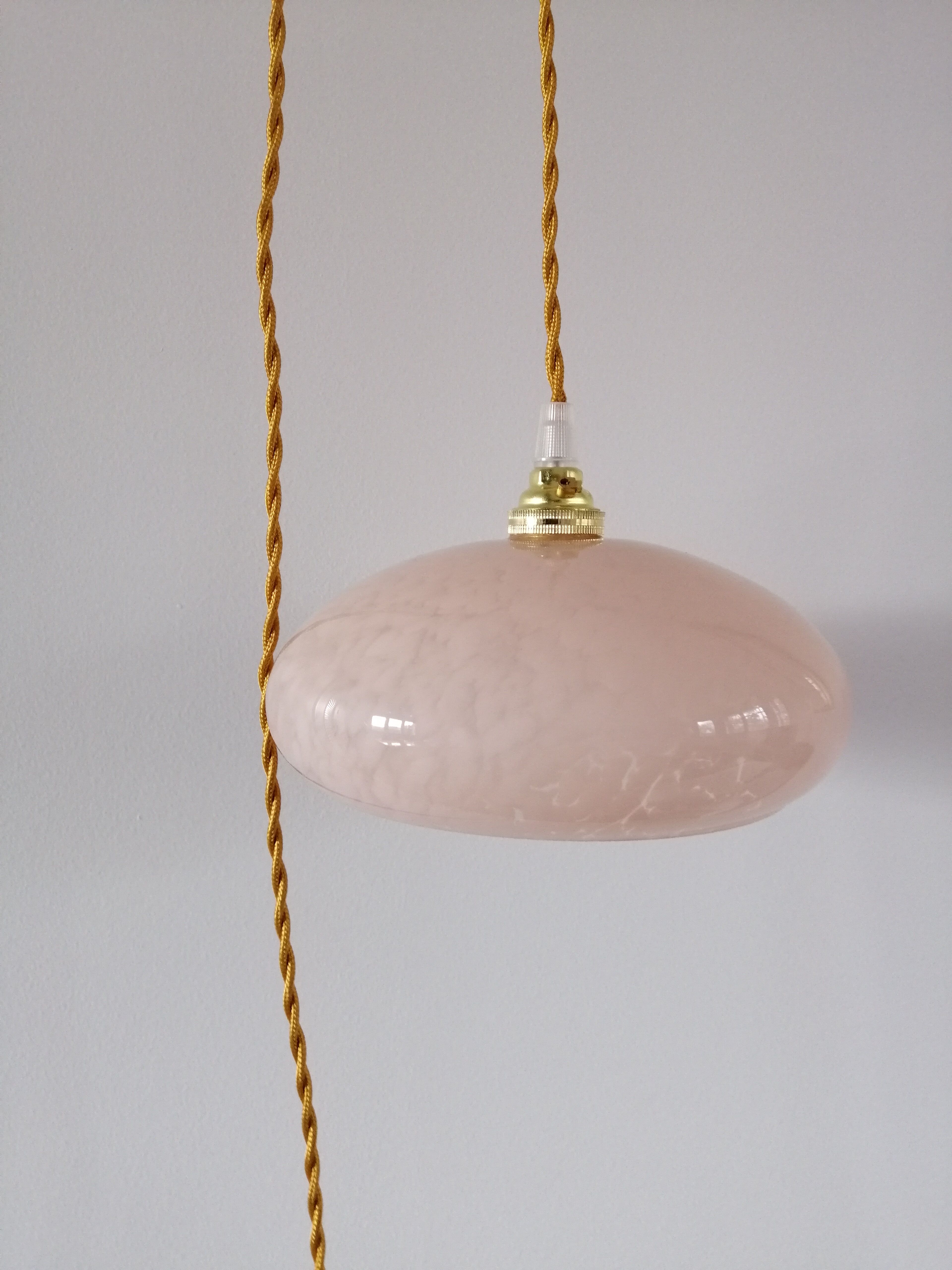 Clichy glass suspension