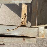 Luthier 19's grey workbench