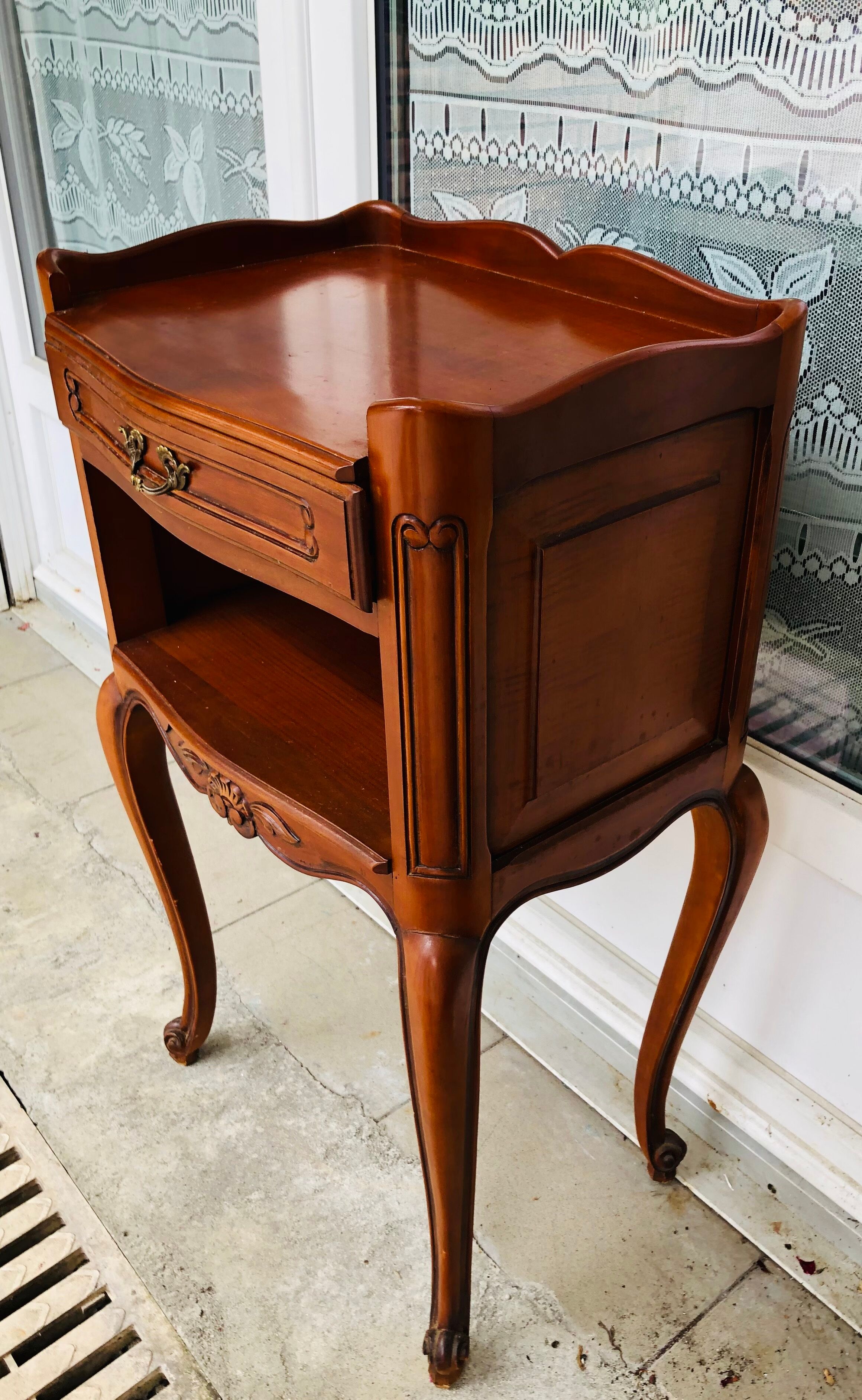 Bedside in wood shade cherry