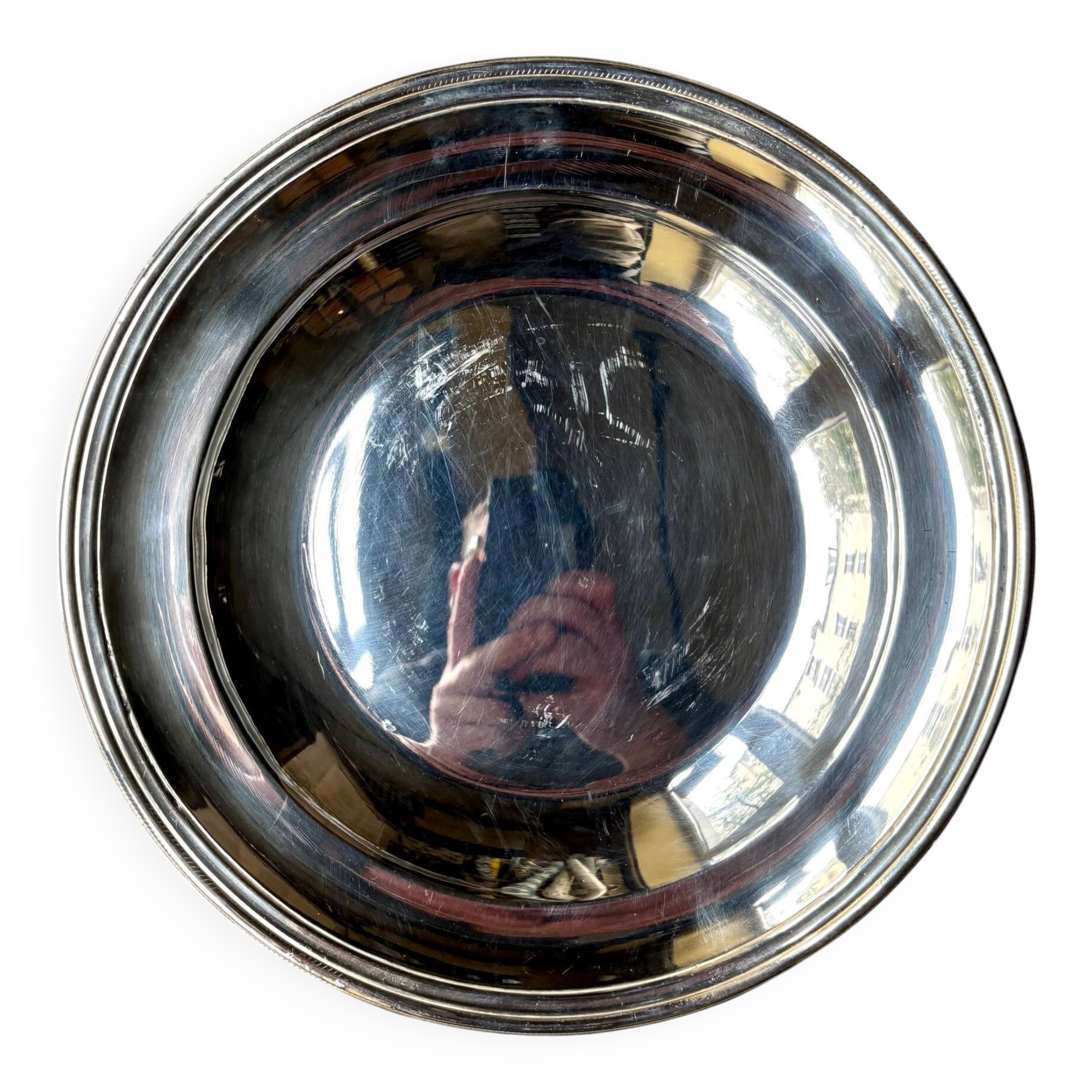 Round silver-plated metal dish